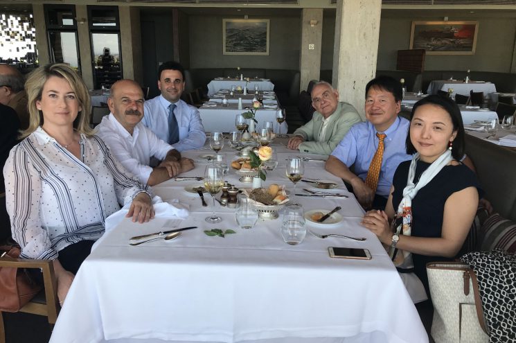 Γεύμα εργασίας για τη διεκδίκηση διοργάνωσης της Japan Week στην Αθήνα Γεύμα εργασίας για τη διεκδίκηση διοργάνωσης της Japan Week στην Αθήνα