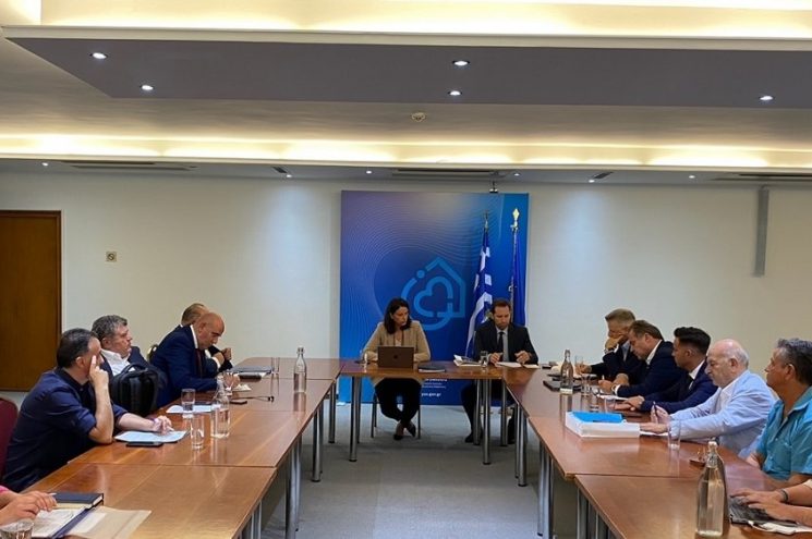 Διαβούλευση Υπουργού Εργασίας και Κοινωνικής Ασφάλισης με εκπροσώπους εργαζομένων και εργοδοτών