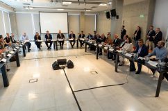 Συνάντηση με τον Ευρωπαίο Επίτροπο Βιώσιμων Μεταφορών και Τουρισμού Απ. Τζιτζικώστα
