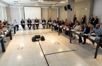 Συνάντηση με τον Ευρωπαίο Επίτροπο Βιώσιμων Μεταφορών και Τουρισμού Απ. Τζιτζικώστα